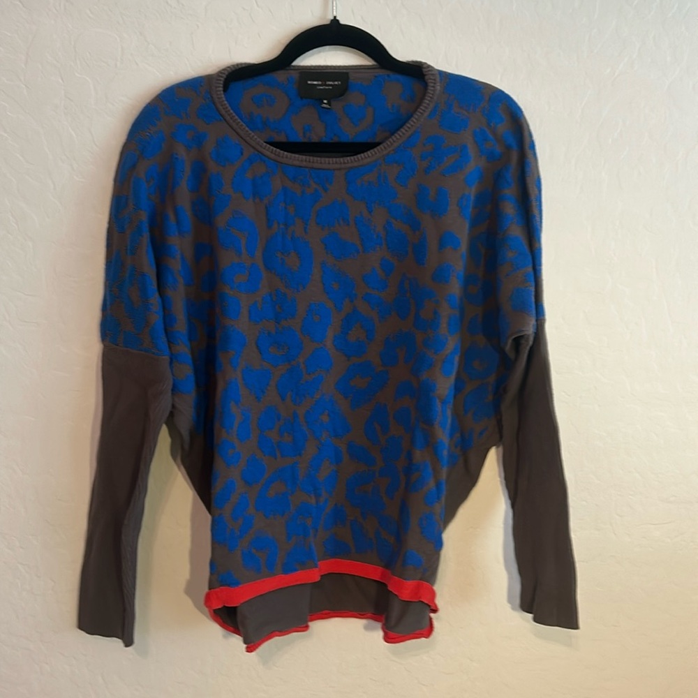Romeo & Juliet Blue Leopard Sweater Size Medium.